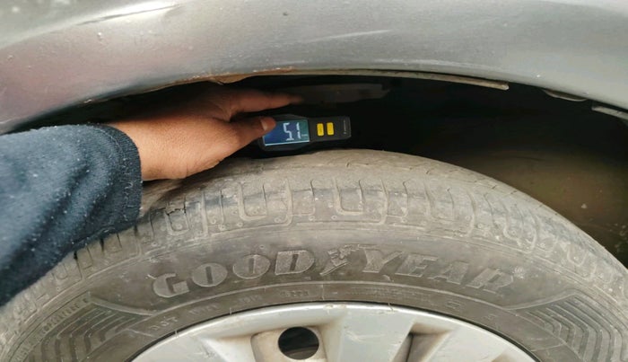 2017 Maruti Swift LXI (O), Petrol, Manual, 73,150 km, tyre