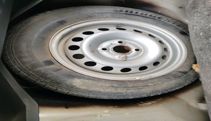 2017 Maruti Swift LXI (O), Petrol, Manual, 73,150 km, tyre