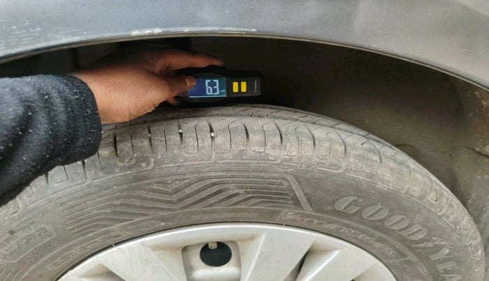 2017 Maruti Swift LXI (O), Petrol, Manual, 73,150 km, tyre