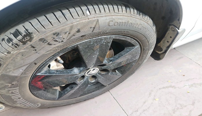 2016 Skoda Rapid 1.6 MPI STYLE PLUS AT, Petrol, Automatic, 63,135 km, tyre