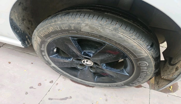 2016 Skoda Rapid 1.6 MPI STYLE PLUS AT, Petrol, Automatic, 63,135 km, tyre