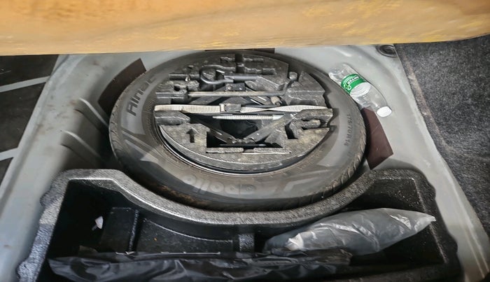 2016 Skoda Rapid 1.6 MPI STYLE PLUS AT, Petrol, Automatic, 63,135 km, tyre