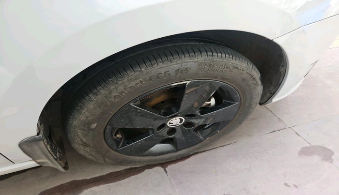 2016 Skoda Rapid 1.6 MPI STYLE PLUS AT, Petrol, Automatic, 63,135 km, tyre