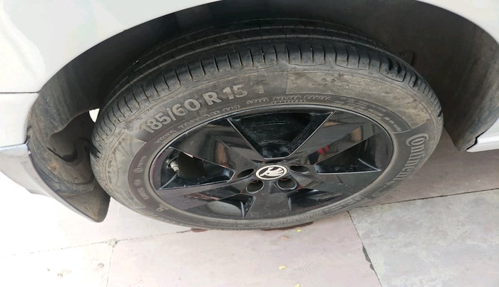 2016 Skoda Rapid 1.6 MPI STYLE PLUS AT, Petrol, Automatic, 63,135 km, tyre