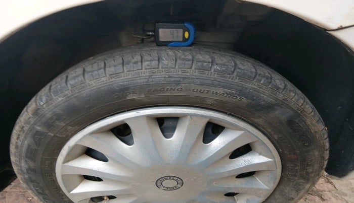 2010 Nissan Micra XL PETROL, Petrol, Manual, 1,01,075 km, tyre