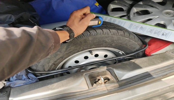 2019 Maruti New Wagon-R LXI CNG (O) 1.0, Petrol, Manual, 50,300 km, tyre