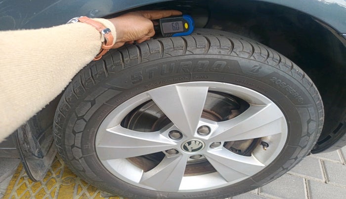 2019 Skoda Octavia STYLE 1.8 TSI AT, Petrol, Automatic, 64,875 km, tyre