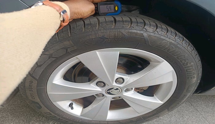 2019 Skoda Octavia STYLE 1.8 TSI AT, Petrol, Automatic, 64,875 km, tyre