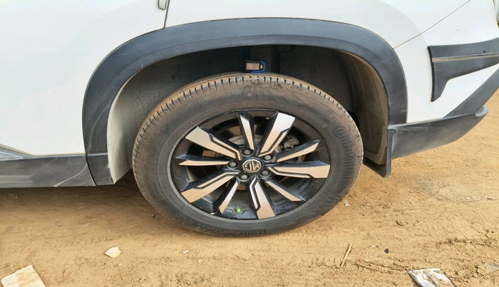 2019 MG HECTOR SHARP HYBRID 1.5 PETROL, Petrol, Manual, 66,752 km, tyre