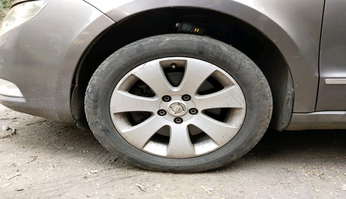 2010 Skoda Superb ELEGANCE 1.8 TSI AT, Petrol, Automatic, 72,496 km, tyre