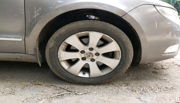 2010 Skoda Superb ELEGANCE 1.8 TSI AT, Petrol, Automatic, 72,496 km, tyre