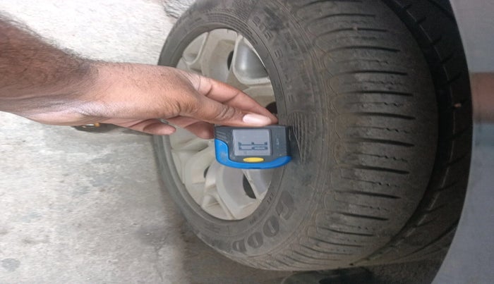 2013 Ford Ecosport TITANIUM 1.0L ECOBOOST (OPT), Petrol, Manual, 1,12,600 km, tyre