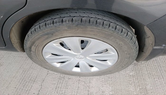 2017 Maruti Ertiga VXI CNG, Petrol, Manual, 86,476 km, tyre