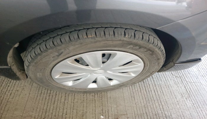 2017 Maruti Ertiga VXI CNG, Petrol, Manual, 86,476 km, tyre