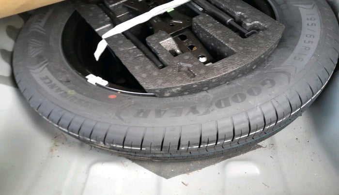 2022 Volkswagen VIRTUS HIGHLINE TSI 1.0 MT, Petrol, Manual, 14,011 km, tyre