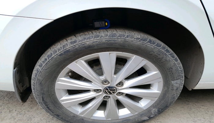 2022 Volkswagen VIRTUS HIGHLINE TSI 1.0 MT, Petrol, Manual, 14,011 km, tyre