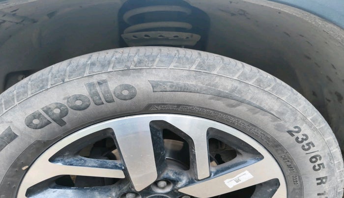 2022 Tata Harrier XZA PLUS 2.0L, Diesel, Automatic, 41,914 km, tyre