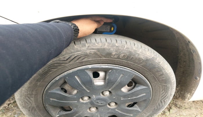 2015 Maruti Wagon R 1.0 LXI, Petrol, Manual, 52,948 km, tyre