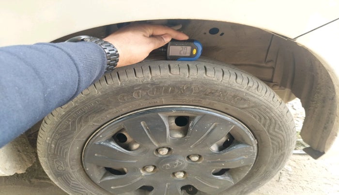 2015 Maruti Wagon R 1.0 LXI, Petrol, Manual, 52,948 km, tyre