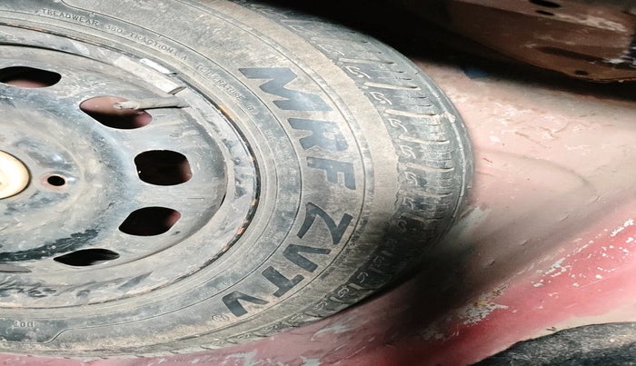 2011 Ford Figo ZXI 1.2 PETROL, Petrol, Manual, 92,120 km, tyre