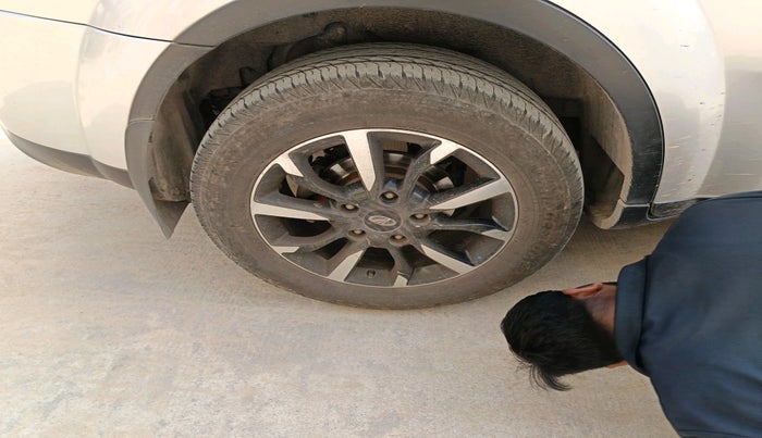 2021 Mahindra XUV500 W11, Diesel, Manual, 86,522 km, tyre