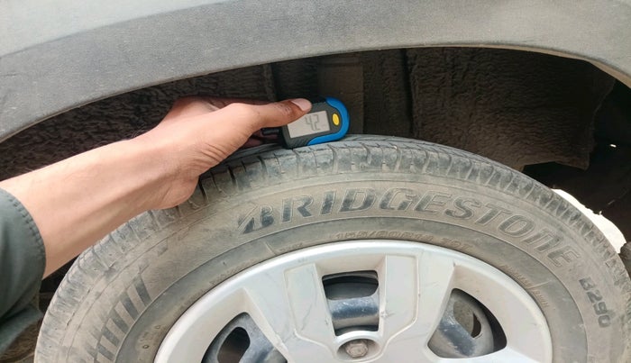 2017 Renault Kwid RXT 1.0 AMT, Petrol, Automatic, 69,239 km, tyre