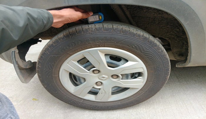 2017 Renault Kwid RXT 1.0 AMT, Petrol, Automatic, 69,239 km, tyre