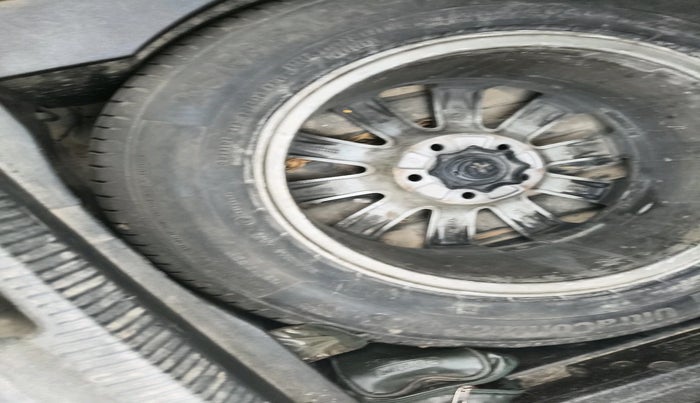 2008 Volkswagen Passat HIGHLINE DSG, Diesel, Automatic, 1,85,948 km, tyre