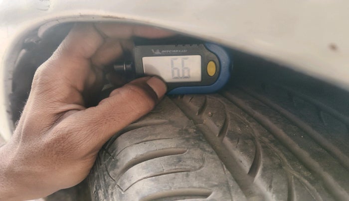 2017 Maruti Swift VXI O, Petrol, Manual, 58,980 km, tyre