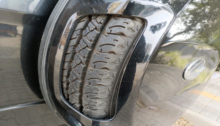 2017 Mahindra TUV300 T8 AMT, Diesel, Automatic, 96,322 km, tyre