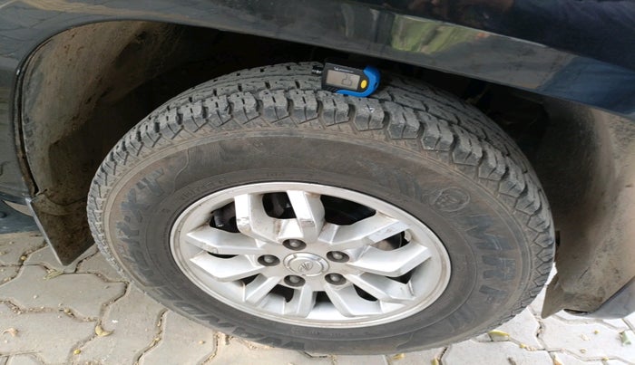 2017 Mahindra TUV300 T8 AMT, Diesel, Automatic, 96,322 km, tyre