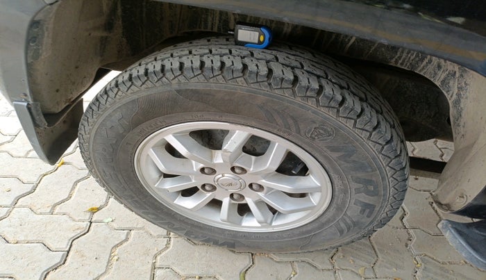 2017 Mahindra TUV300 T8 AMT, Diesel, Automatic, 96,322 km, tyre