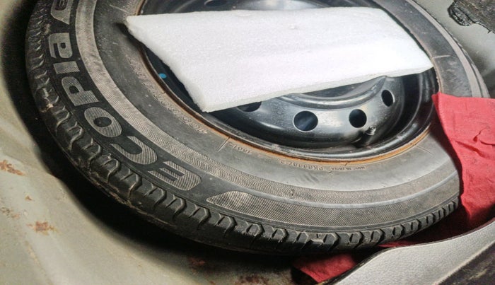 2012 Maruti Swift Dzire VXI, Petrol, Manual, 1,07,552 km, tyre