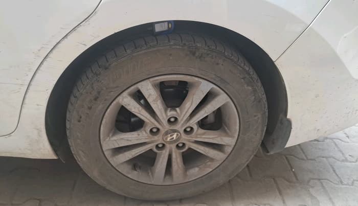 2017 Hyundai New Elantra 2.0 SX(O) AT PETROL, Petrol, Automatic, 60,809 km, tyre