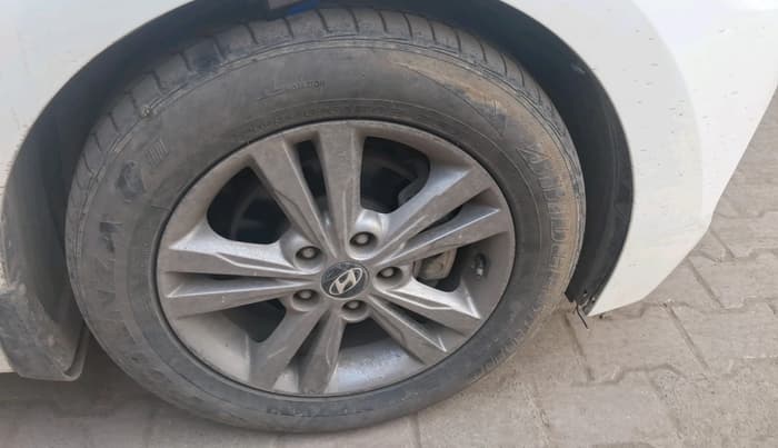 2017 Hyundai New Elantra 2.0 SX(O) AT PETROL, Petrol, Automatic, 60,809 km, tyre