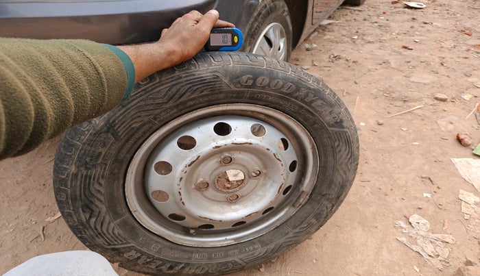 2013 Hyundai i10 ERA 1.1, Petrol, Manual, 96,693 km, tyre