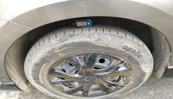 2018 Maruti Swift VXI AMT, Petrol, Automatic, 26,692 km, tyre