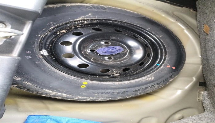 2018 Maruti Swift VXI AMT, Petrol, Automatic, 26,692 km, tyre