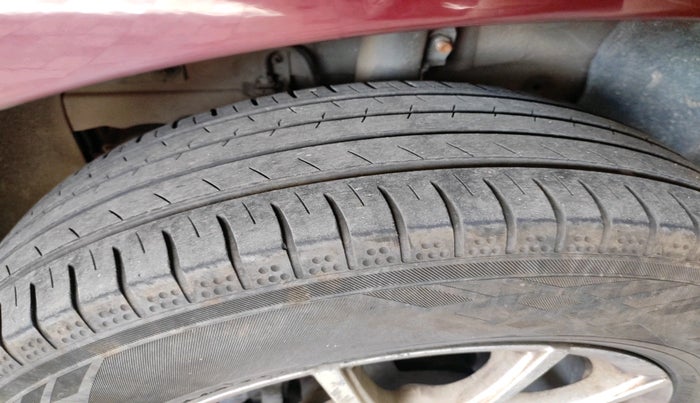 2013 Fiat Grand Punto Active Multijet 1.3, Diesel, Manual, 1,44,411 km, tyre