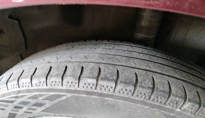 2013 Fiat Grand Punto Active Multijet 1.3, Diesel, Manual, 1,44,411 km, tyre