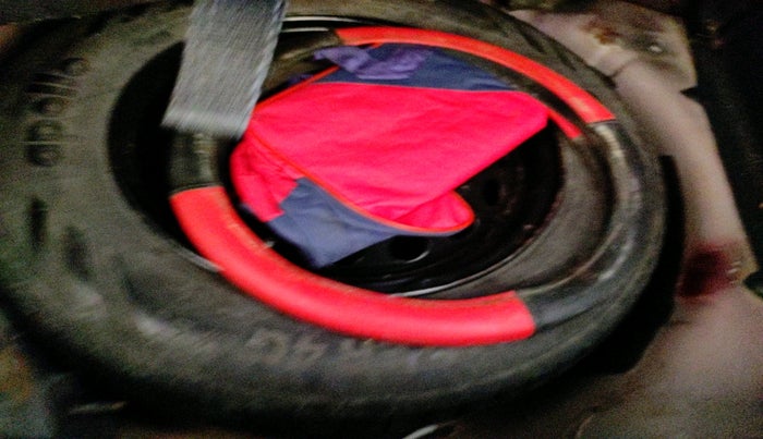 2013 Fiat Grand Punto Active Multijet 1.3, Diesel, Manual, 1,44,411 km, tyre