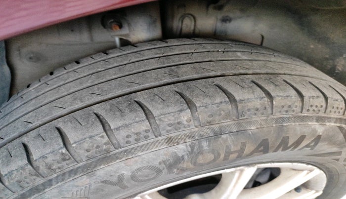 2013 Fiat Grand Punto Active Multijet 1.3, Diesel, Manual, 1,44,411 km, tyre