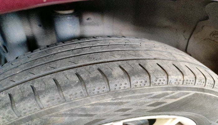 2013 Fiat Grand Punto Active Multijet 1.3, Diesel, Manual, 1,44,411 km, tyre