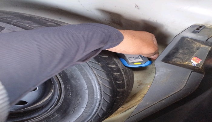 2020 Maruti Swift VXI, Petrol, Manual, 84,246 km, tyre