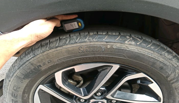 2022 KIA CARENS LUXURY PLUS 1.4 PETROL DCT 7 STR, Petrol, Automatic, 37,032 km, tyre