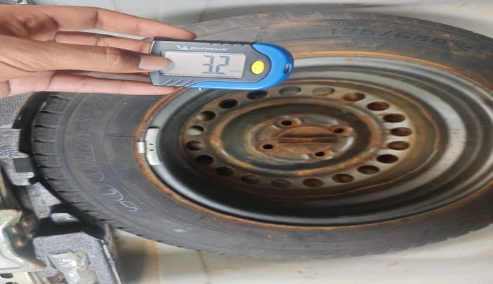 2017 Honda Amaze 1.2L I-VTEC E OPT, Petrol, Manual, 27,994 km, tyre