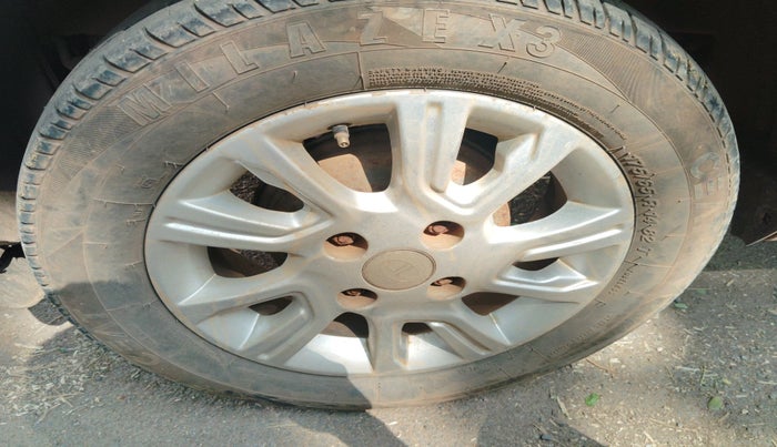 2016 Tata Tiago XZ PETROL, Petrol, Manual, 1,16,098 km, tyre