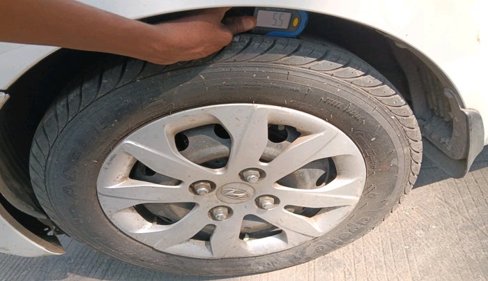 2014 Hyundai Eon ERA +, Petrol, Manual, 27,217 km, tyre