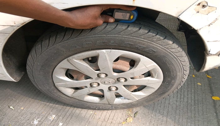 2014 Hyundai Eon ERA +, Petrol, Manual, 27,217 km, tyre