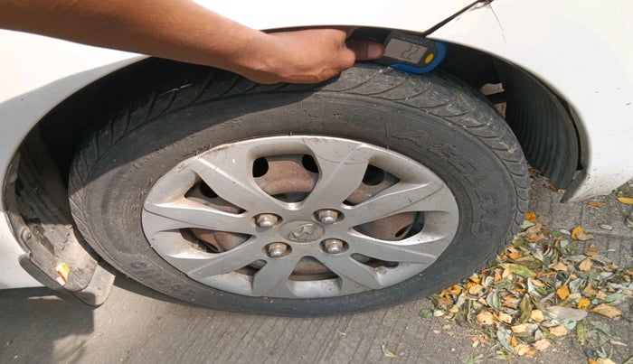 2014 Hyundai Eon ERA +, Petrol, Manual, 27,217 km, tyre